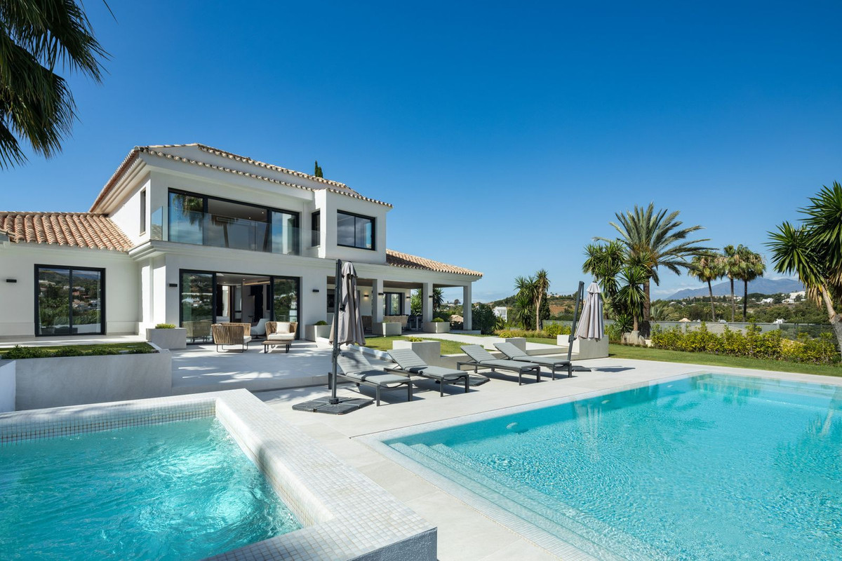 Villa for sale in Marbella - Nueva Andalucía 1