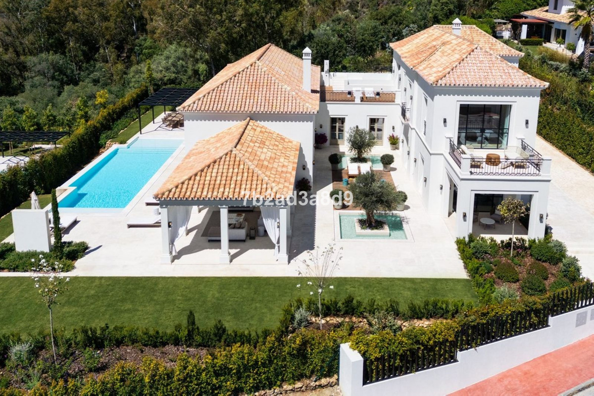 Villa for sale in Marbella - Nueva Andalucía 2