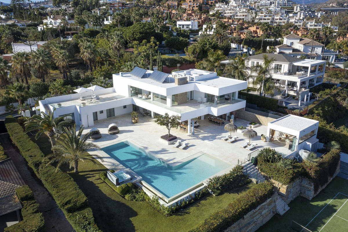 Villa for sale in Marbella - Nueva Andalucía 2