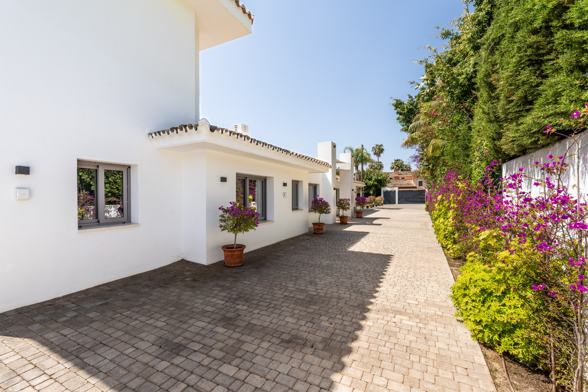 Villa for sale in Marbella - San Pedro and Guadalmina 25