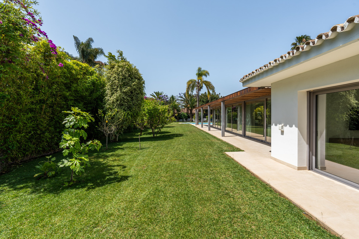 Villa for sale in Marbella - San Pedro and Guadalmina 32