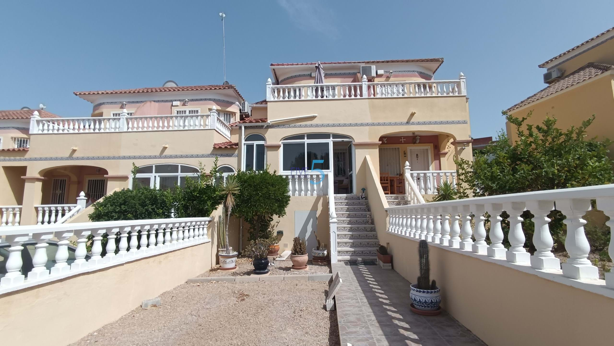 Townhouse for sale in Alicante 1