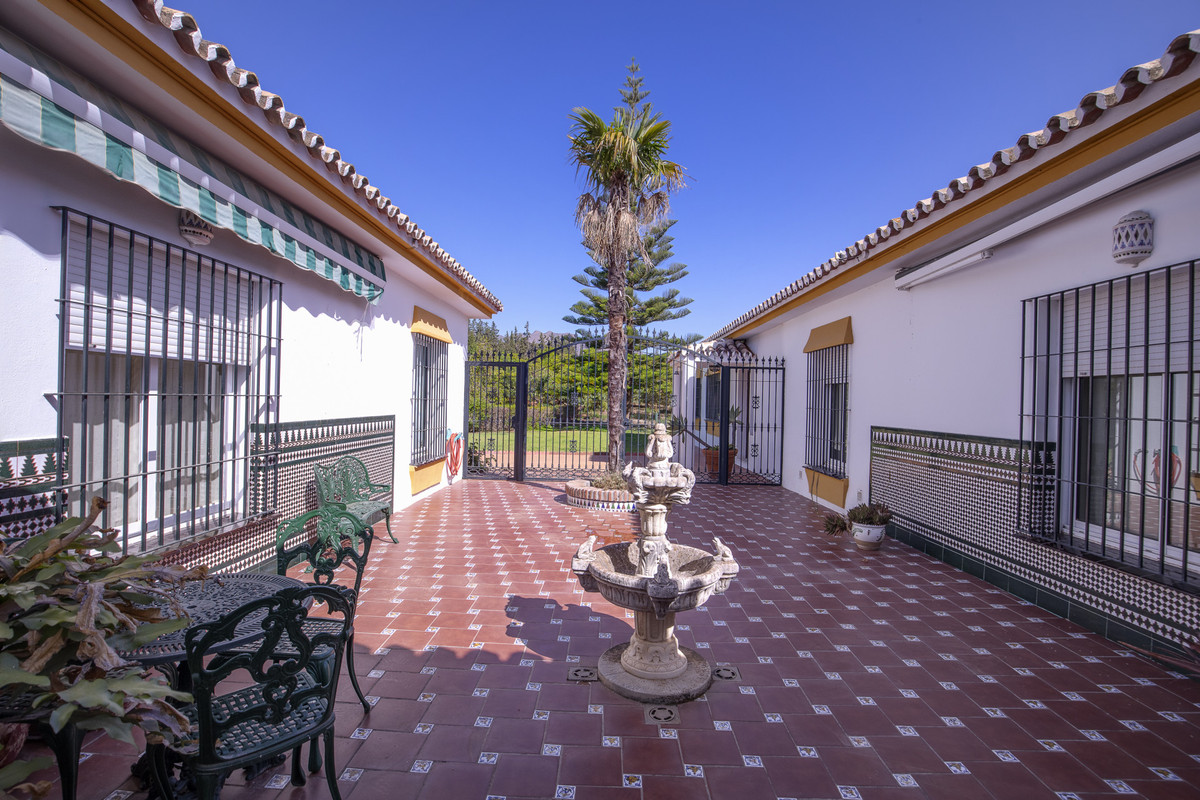 Countryhome te koop in Fuengirola 13