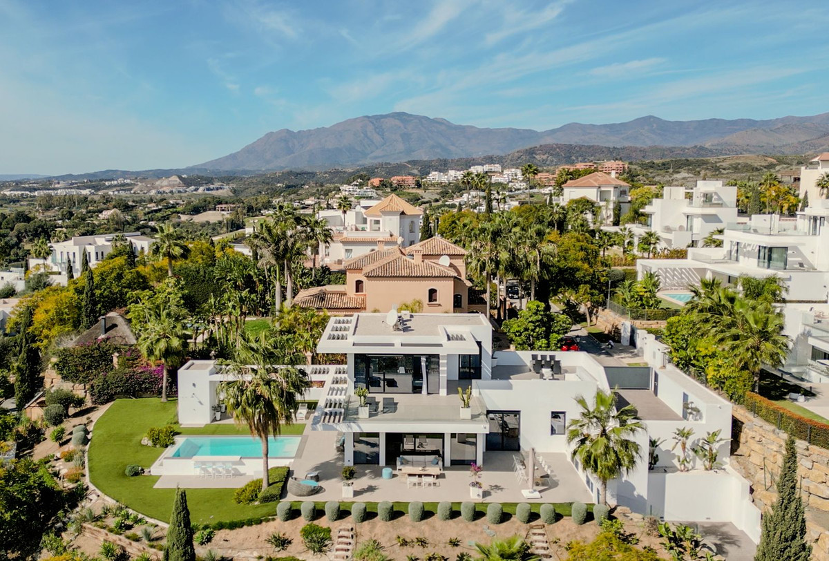 Villa for sale in Estepona 1