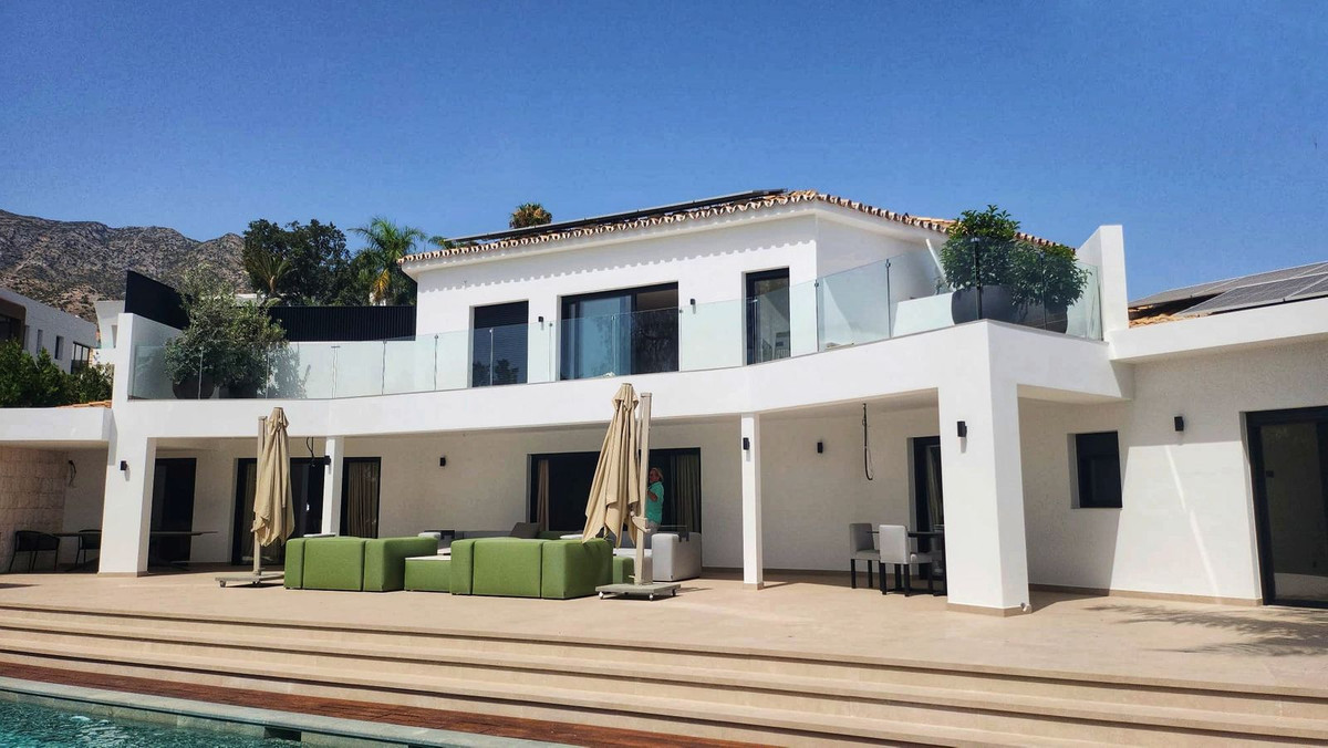 Villa for sale in Marbella - Golden Mile and Nagüeles 1