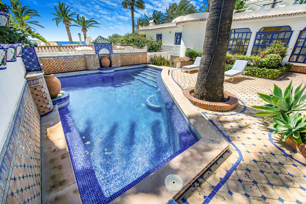 Villa for sale in Marbella - Golden Mile and Nagüeles 2