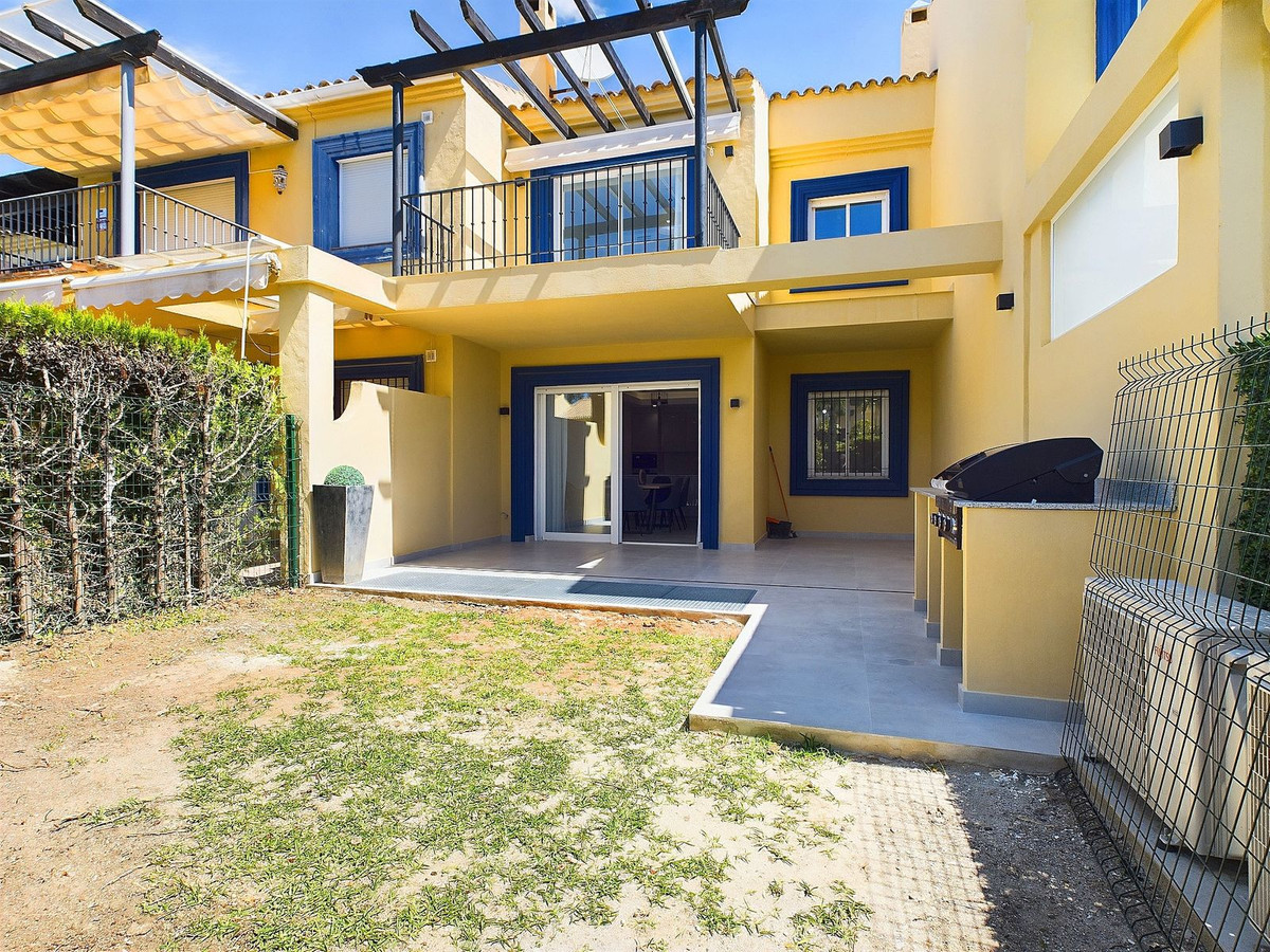 Adosada en venta en Estepona 2