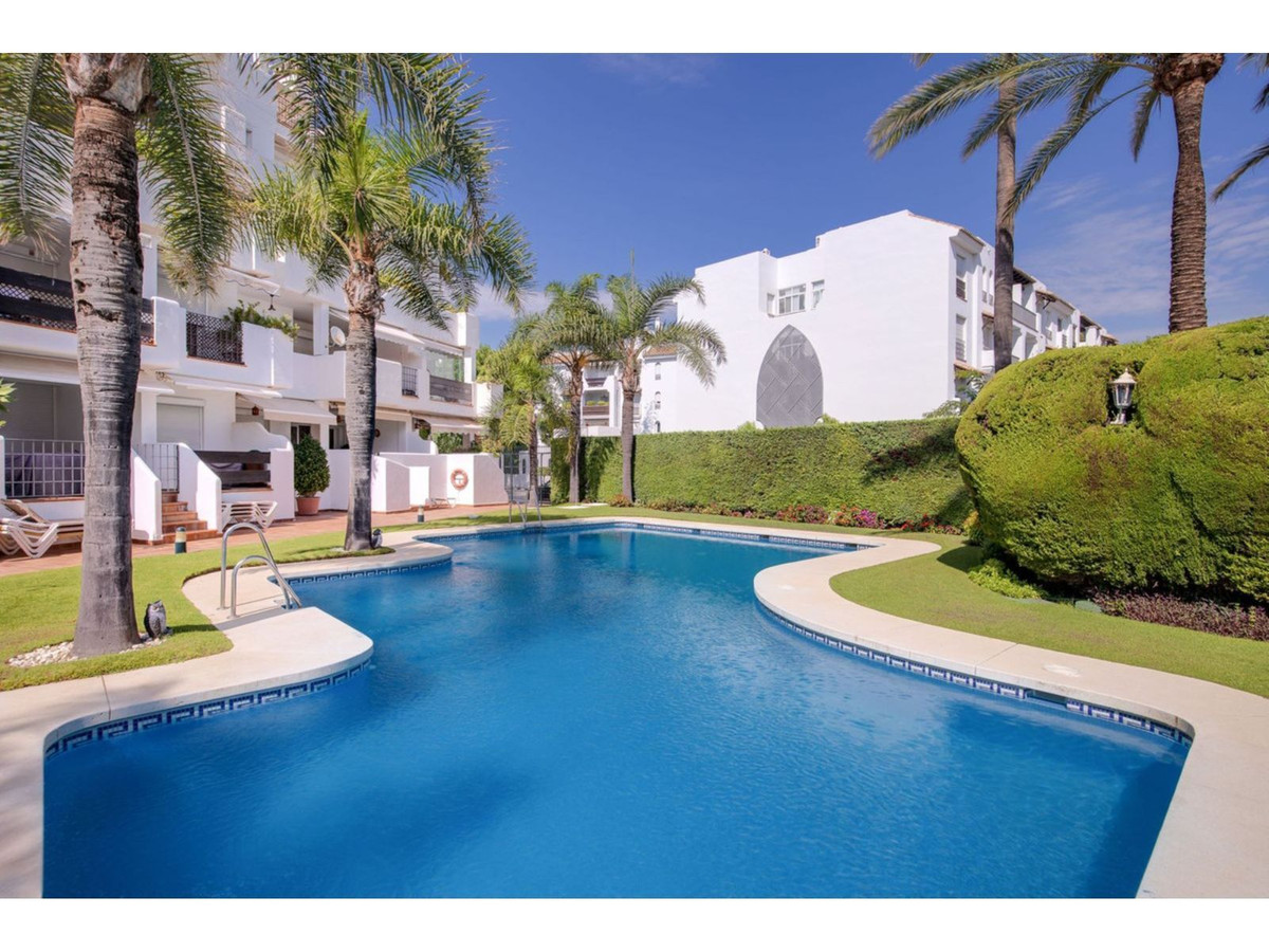 Property Image 624376-estepona-pueblo-apartment-2-2