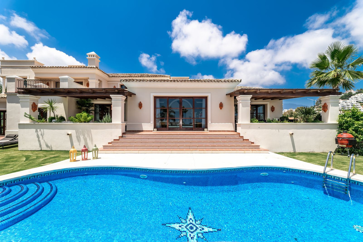 Villa for sale in Marbella - Nueva Andalucía 1