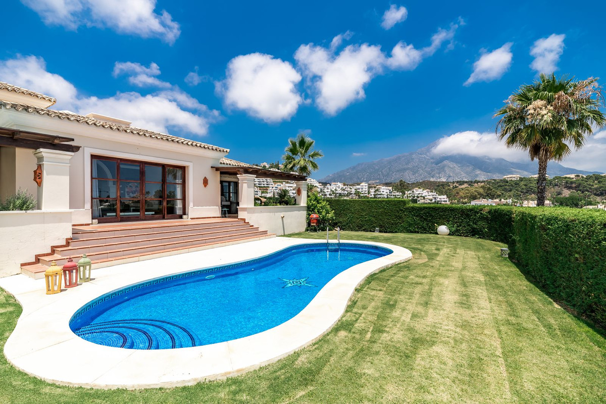 Villa for sale in Marbella - Nueva Andalucía 2