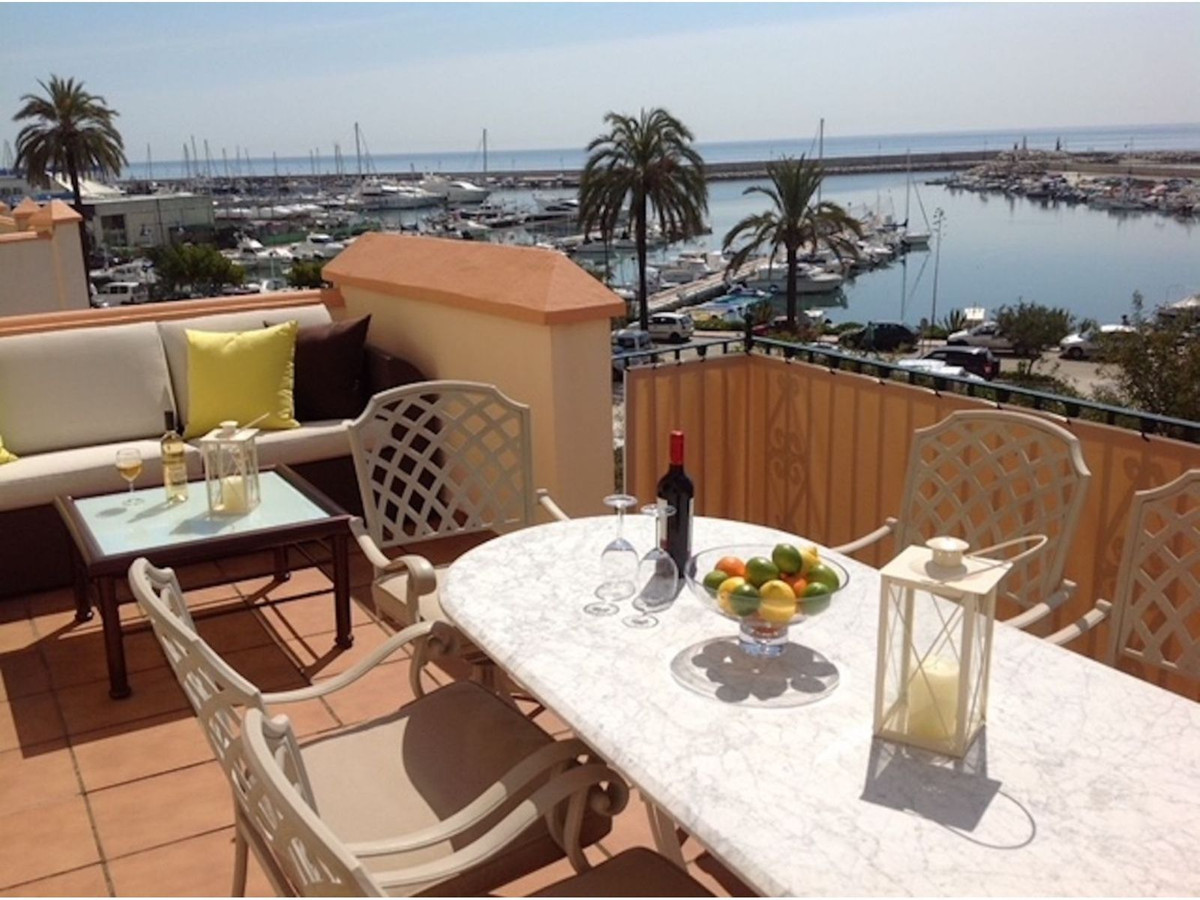 Townhouse te koop in Estepona 2