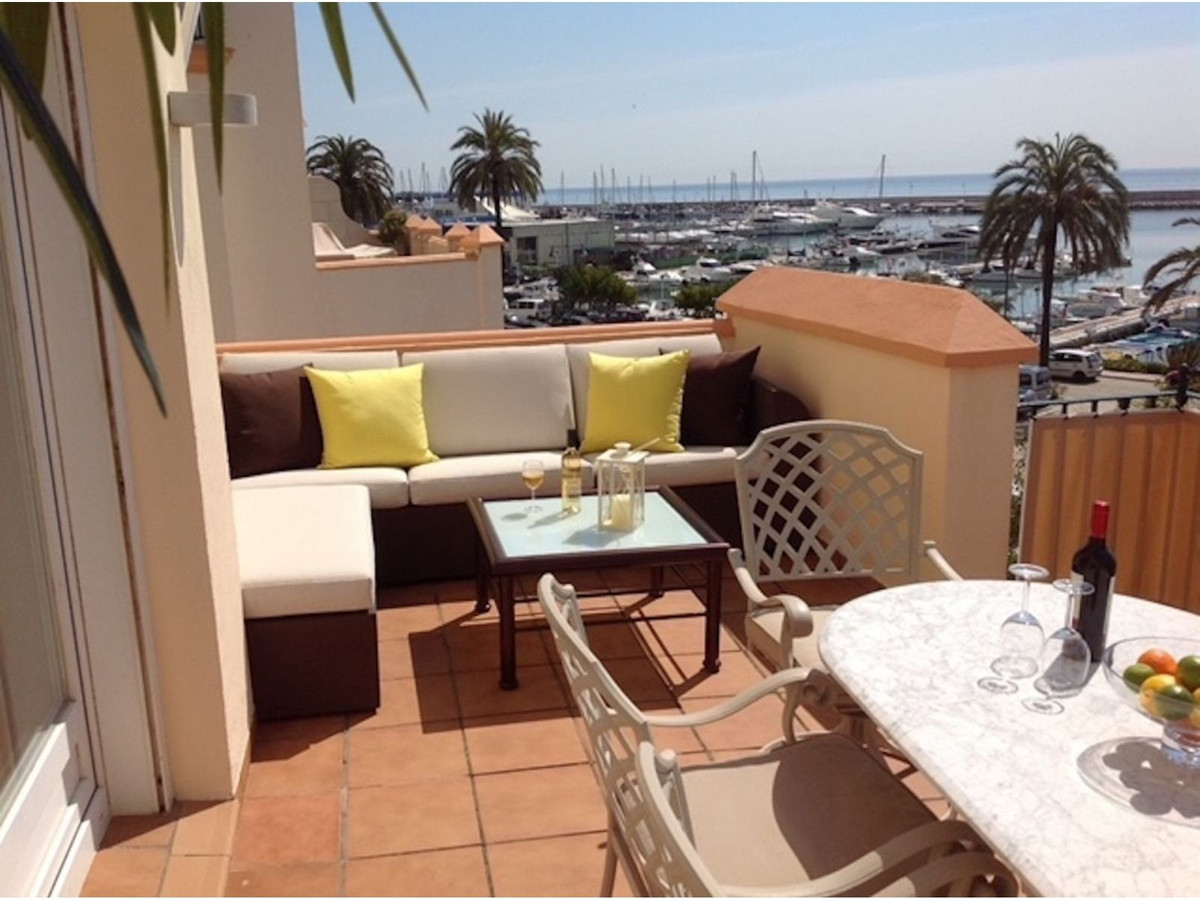 Adosada en venta en Estepona 23