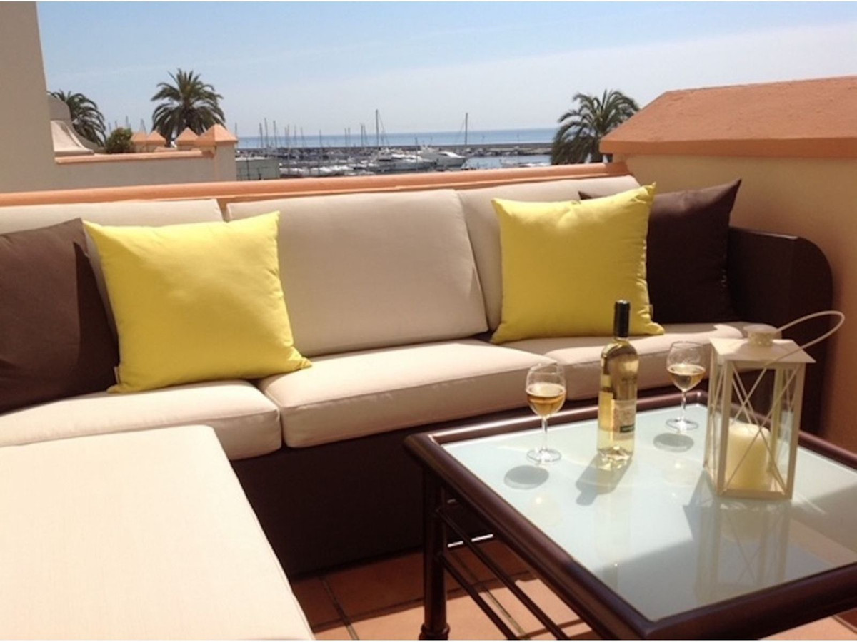 Townhouse te koop in Estepona 24