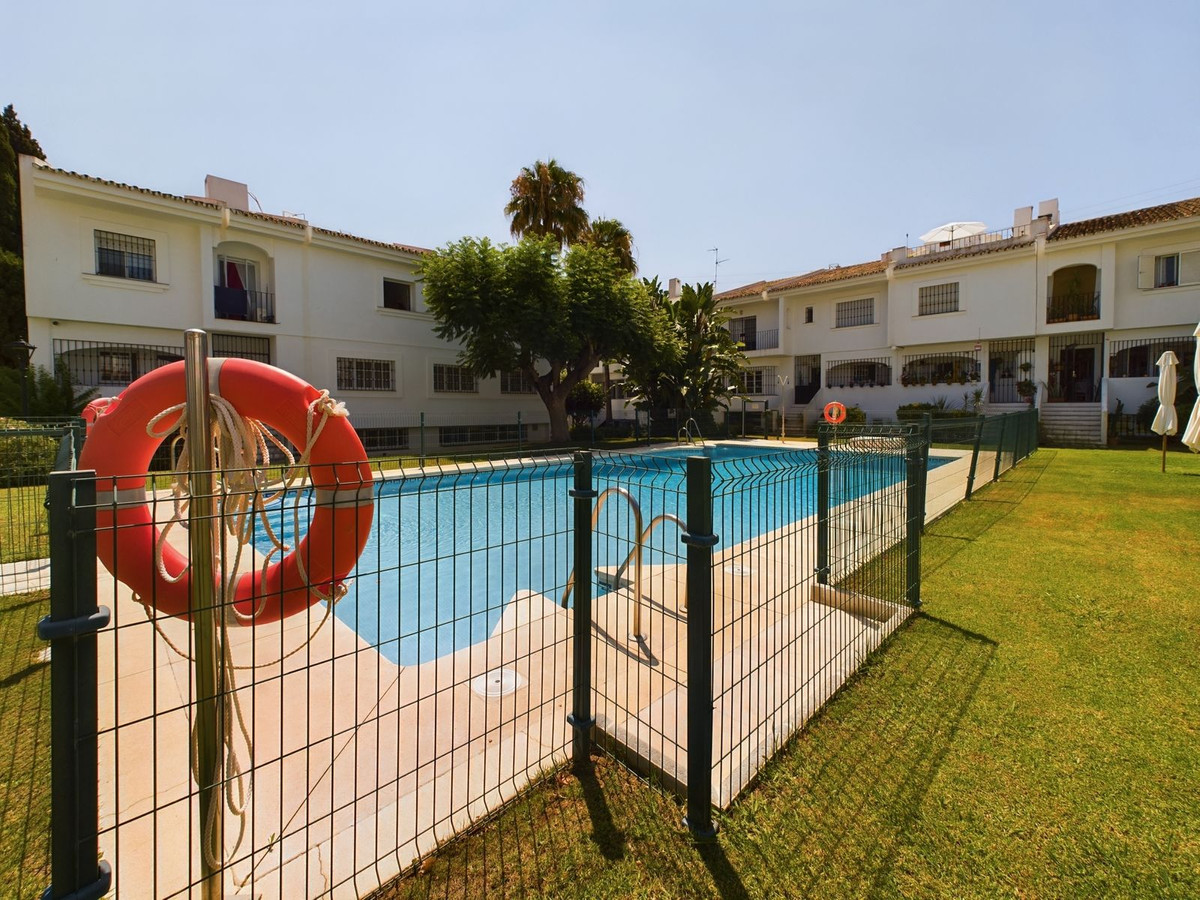 Townhouse for sale in Estepona 2