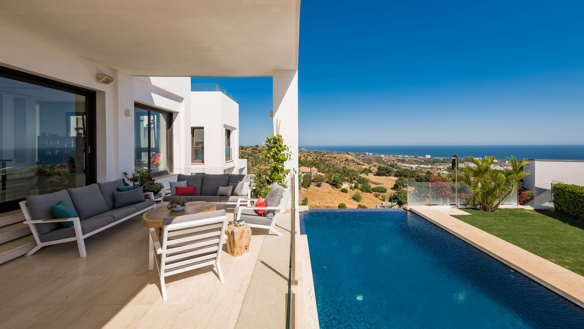 Villa for sale in Estepona 3