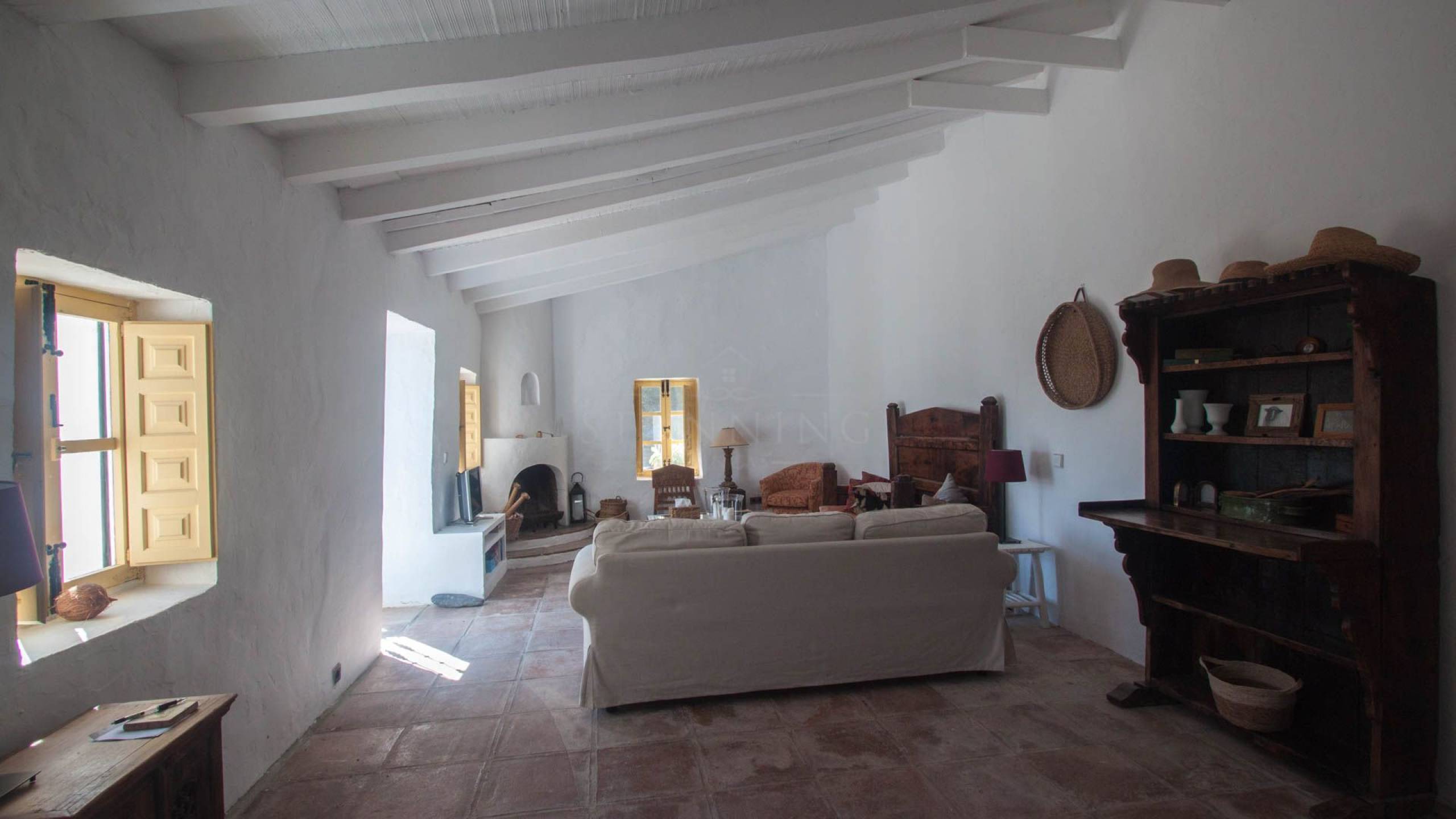 Countryhome te koop in Casares 16