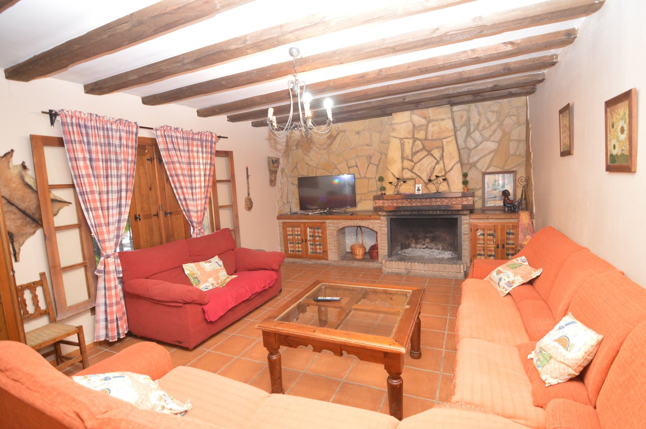 Countryhome te koop in Campo de Gibraltar 19