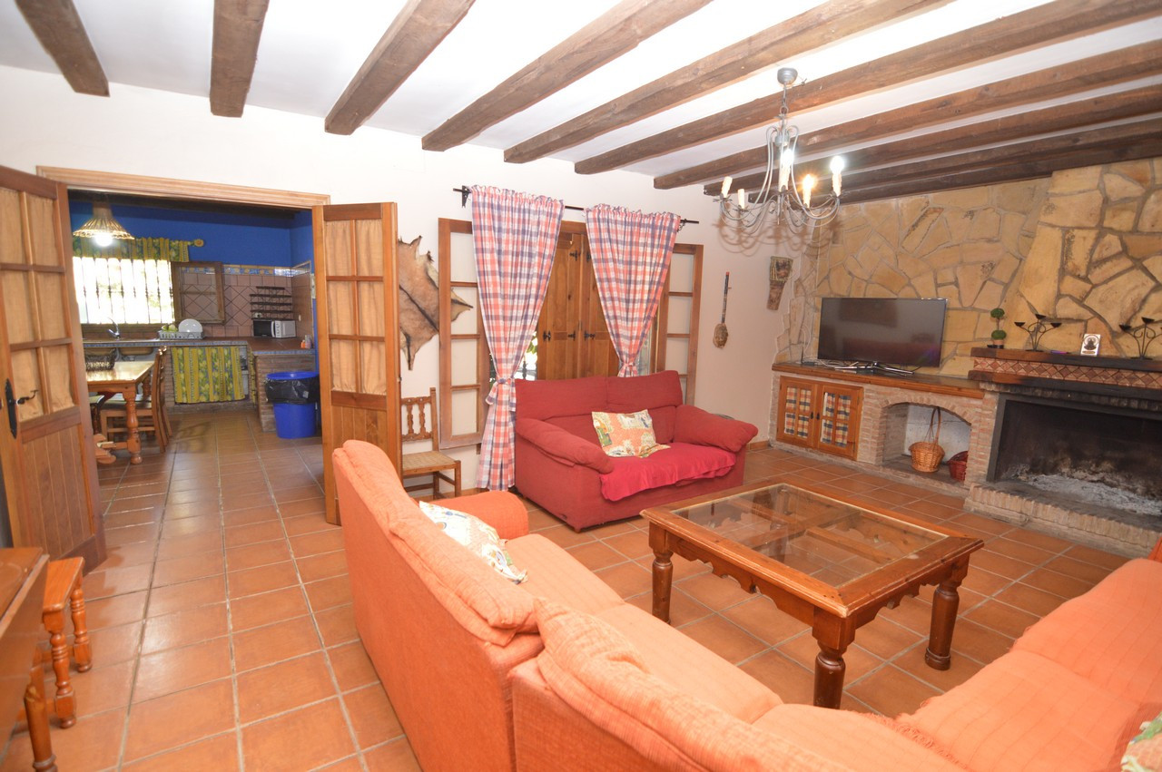 Countryhome te koop in Campo de Gibraltar 33