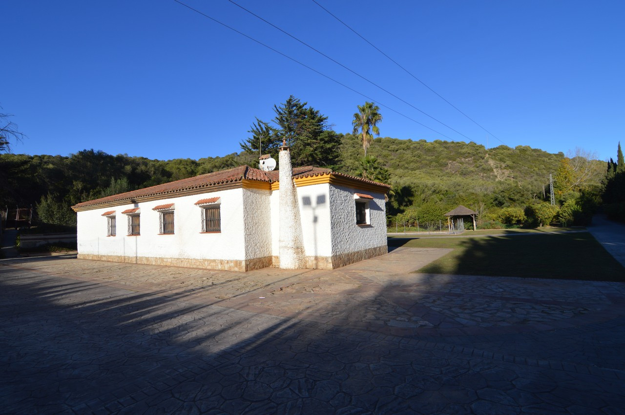 Countryhome te koop in Campo de Gibraltar 39