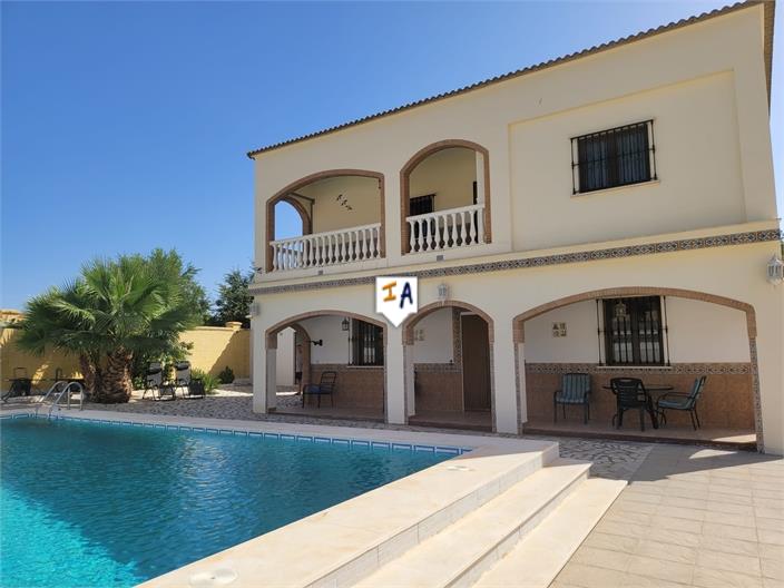 Villa for sale in Towns of the province of Seville 1