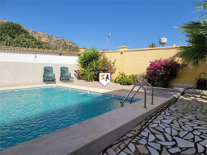 Villa for sale in Towns of the province of Seville 3