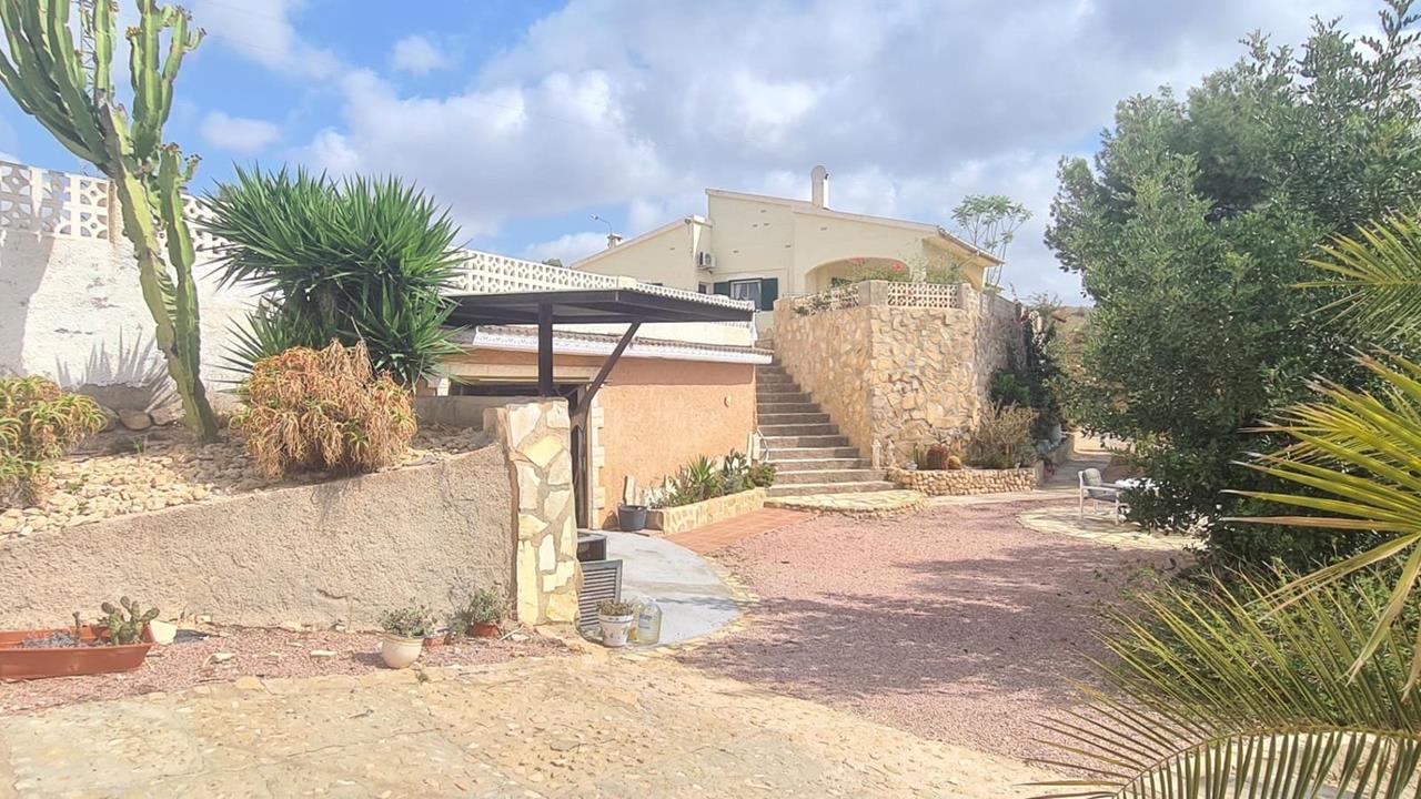 Villa te koop in Alicante 8