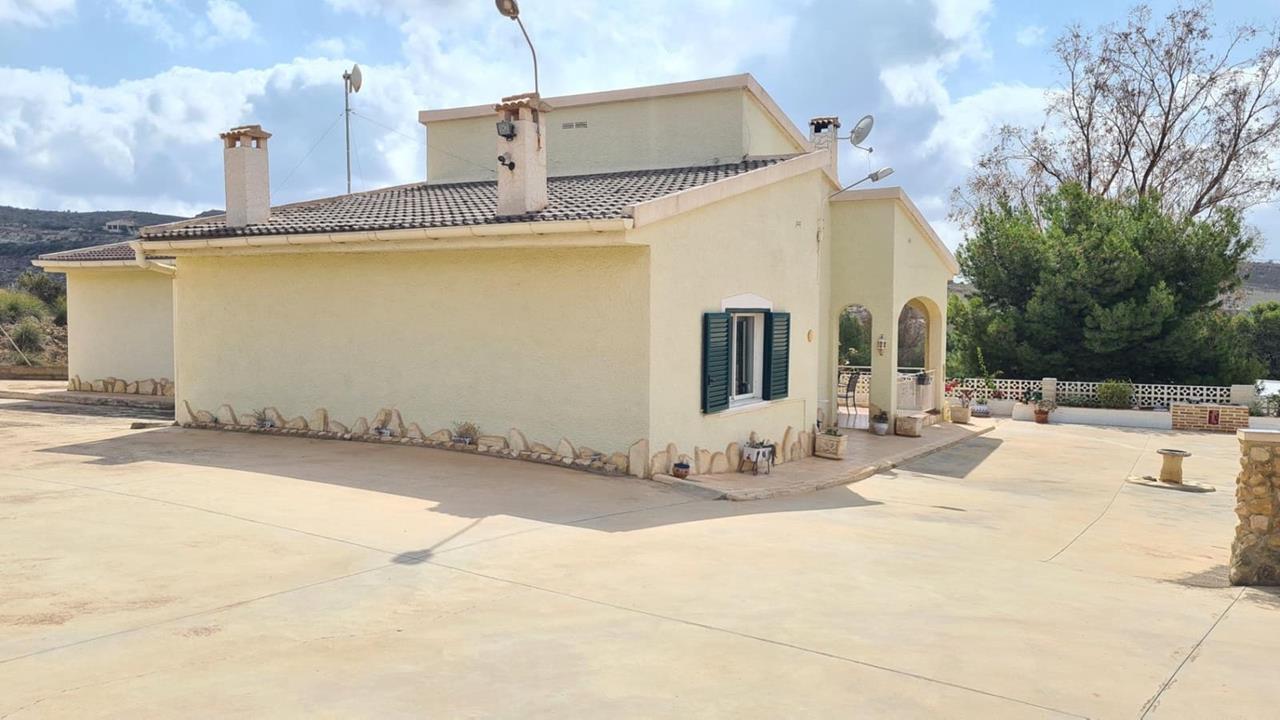 Villa te koop in Alicante 11