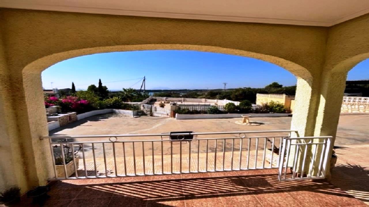 Villa te koop in Alicante 21