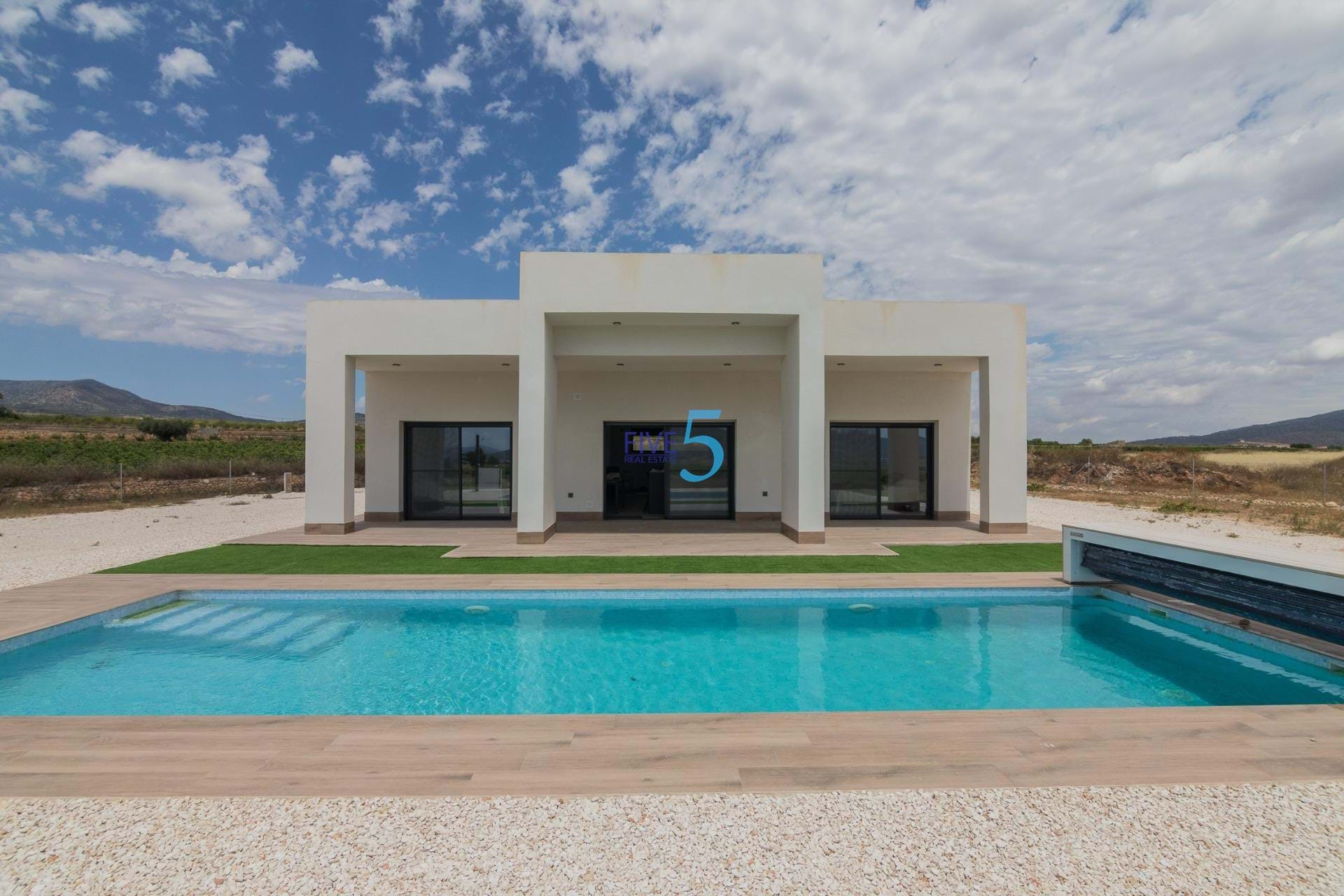 Villa for sale in Alicante 1