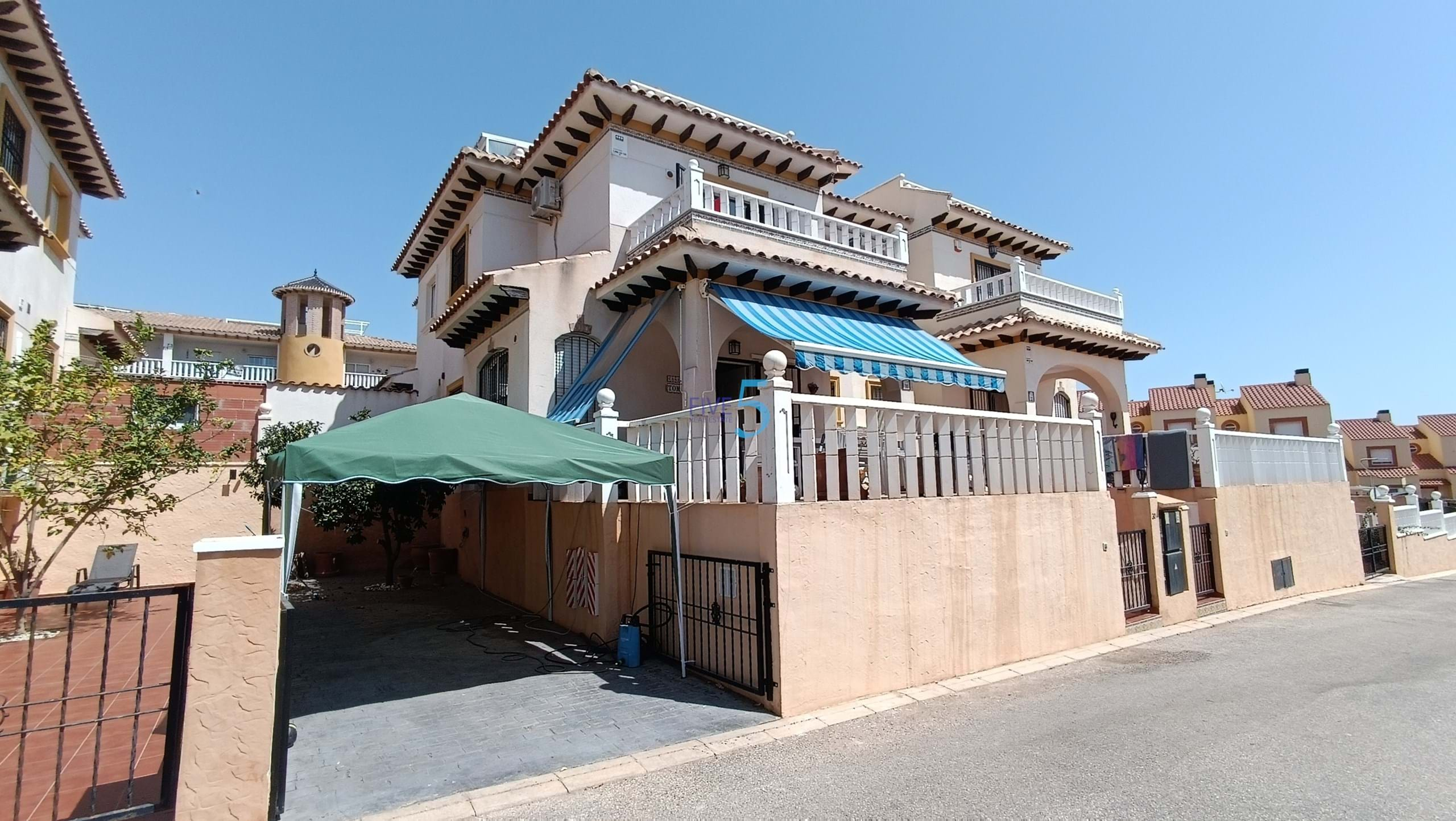 Townhouse for sale in Alicante 1