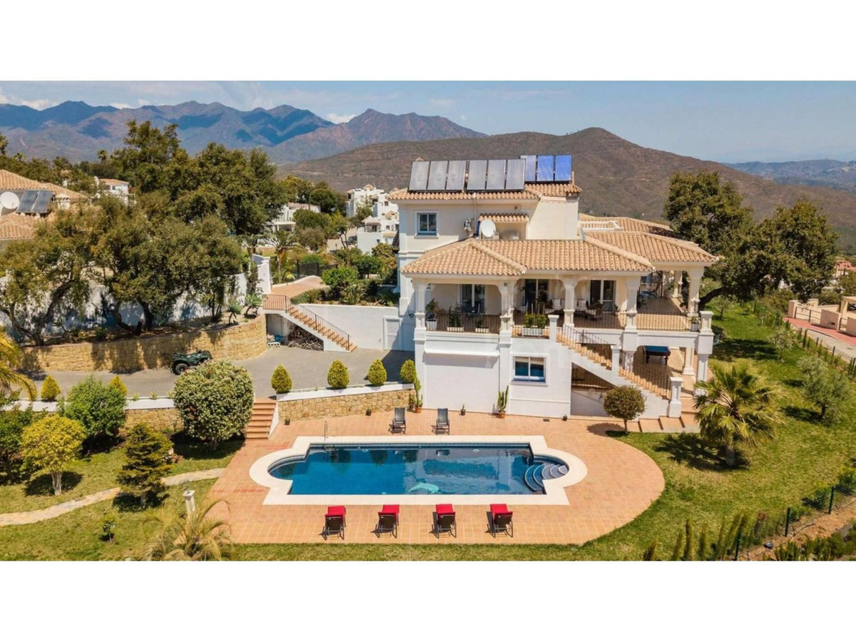 Villa te koop in Estepona 2