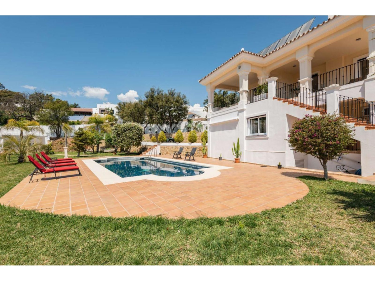 Villa te koop in Estepona 3