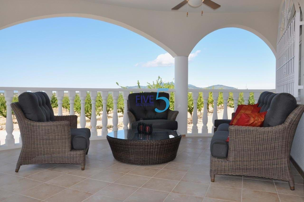 Villa for sale in Alicante 4