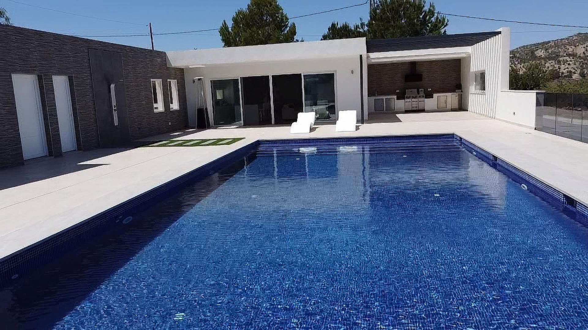 Villa for sale in Alicante 17