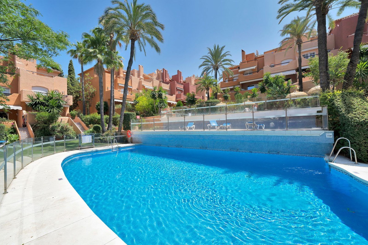 Townhouse te koop in Marbella - Nueva Andalucía 2