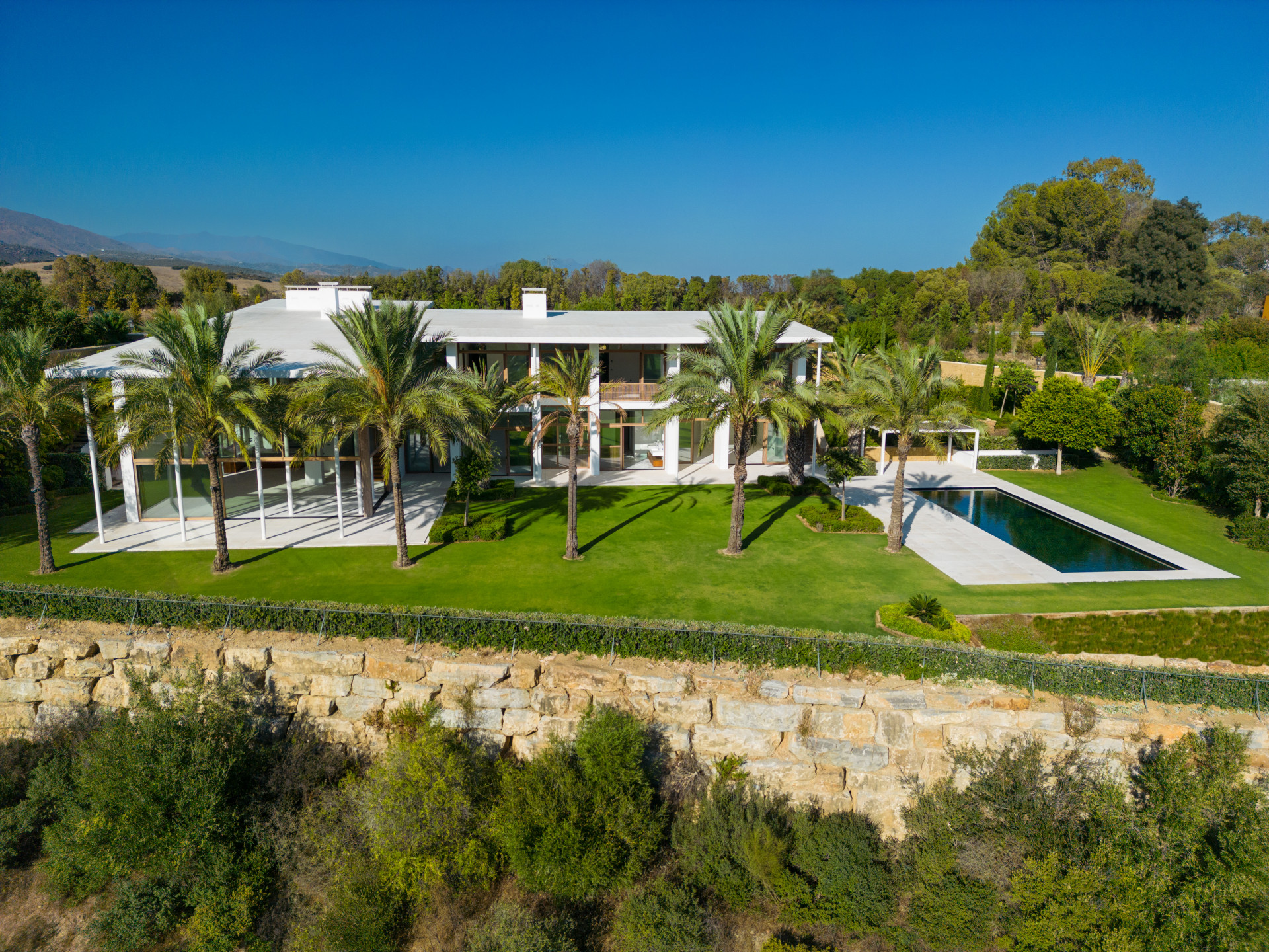 Villa for sale in Casares 1