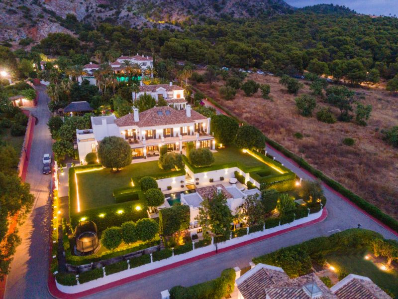 Villa for sale in Marbella - Golden Mile and Nagüeles 1