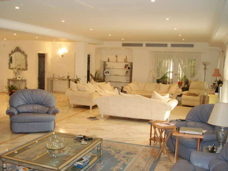 Villa for sale in Estepona 2