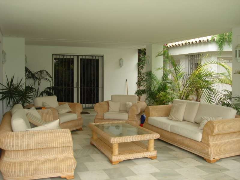 Villa for sale in Estepona 3