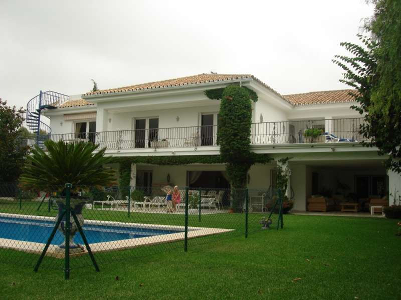 Villa for sale in Estepona 13