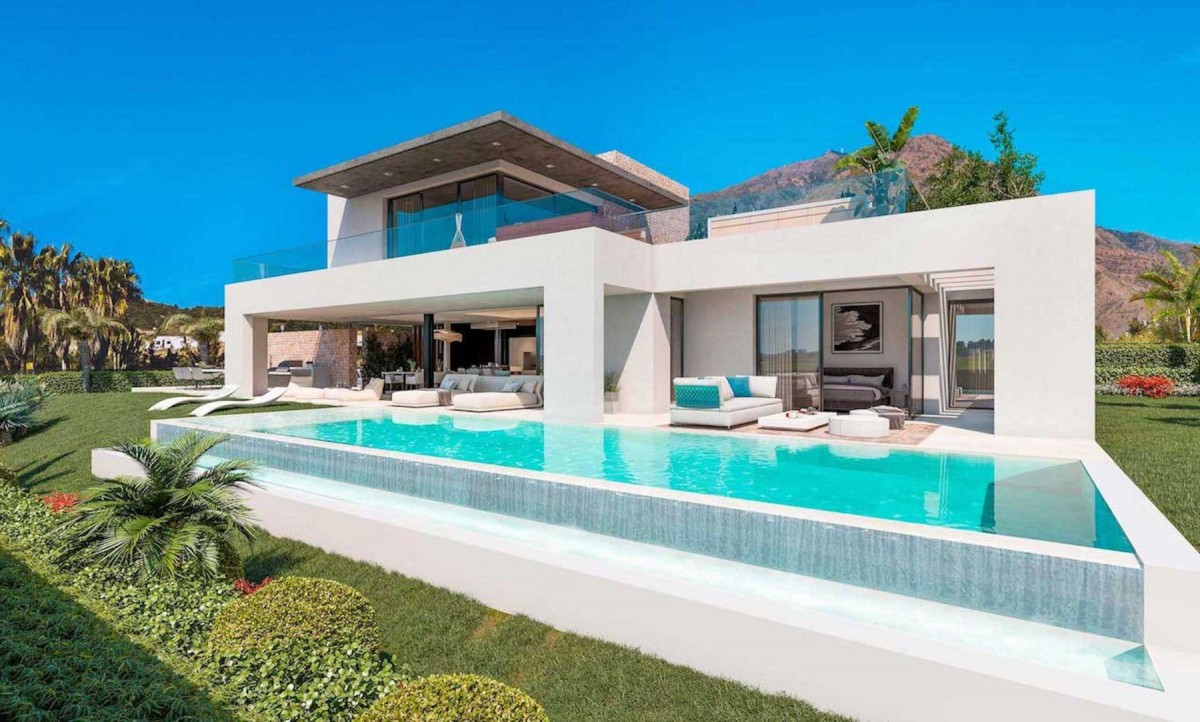 Villa for sale in Estepona 2