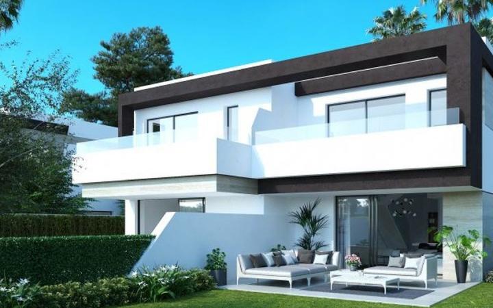 Adosada en venta en Estepona 13