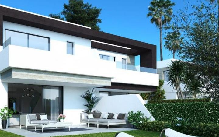 Adosada en venta en Estepona 10