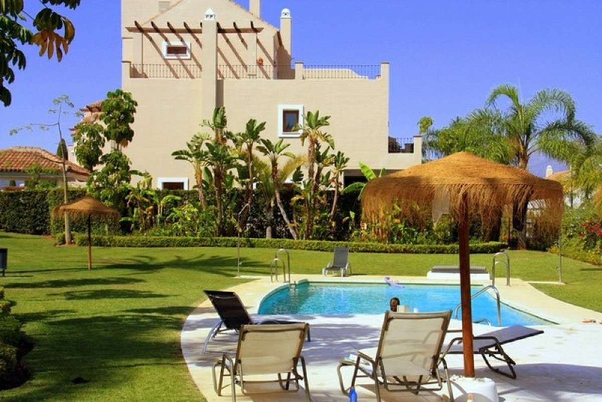 Townhouse for sale in Estepona 1