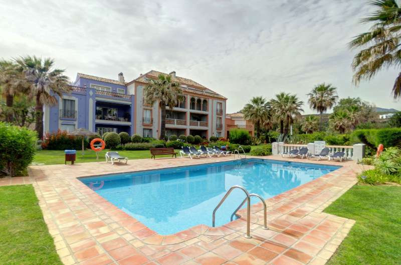 Adosada en venta en Estepona 1