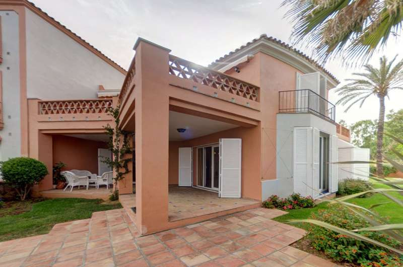 Adosada en venta en Estepona 6