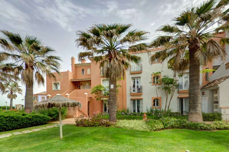 Adosada en venta en Estepona 14