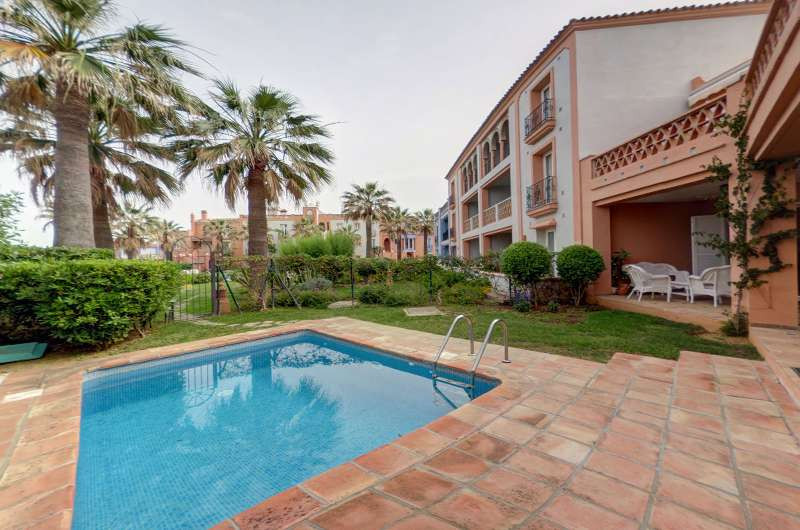 Adosada en venta en Estepona 15