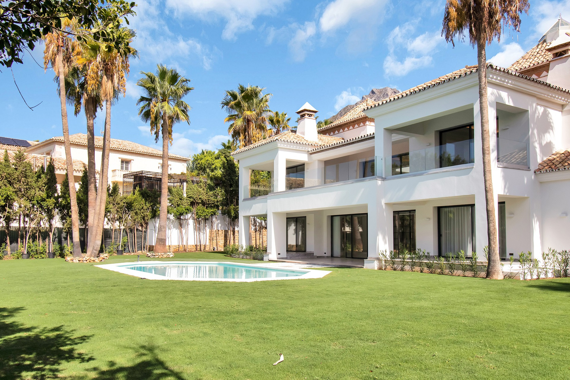 Villa for sale in Marbella - Golden Mile and Nagüeles 2