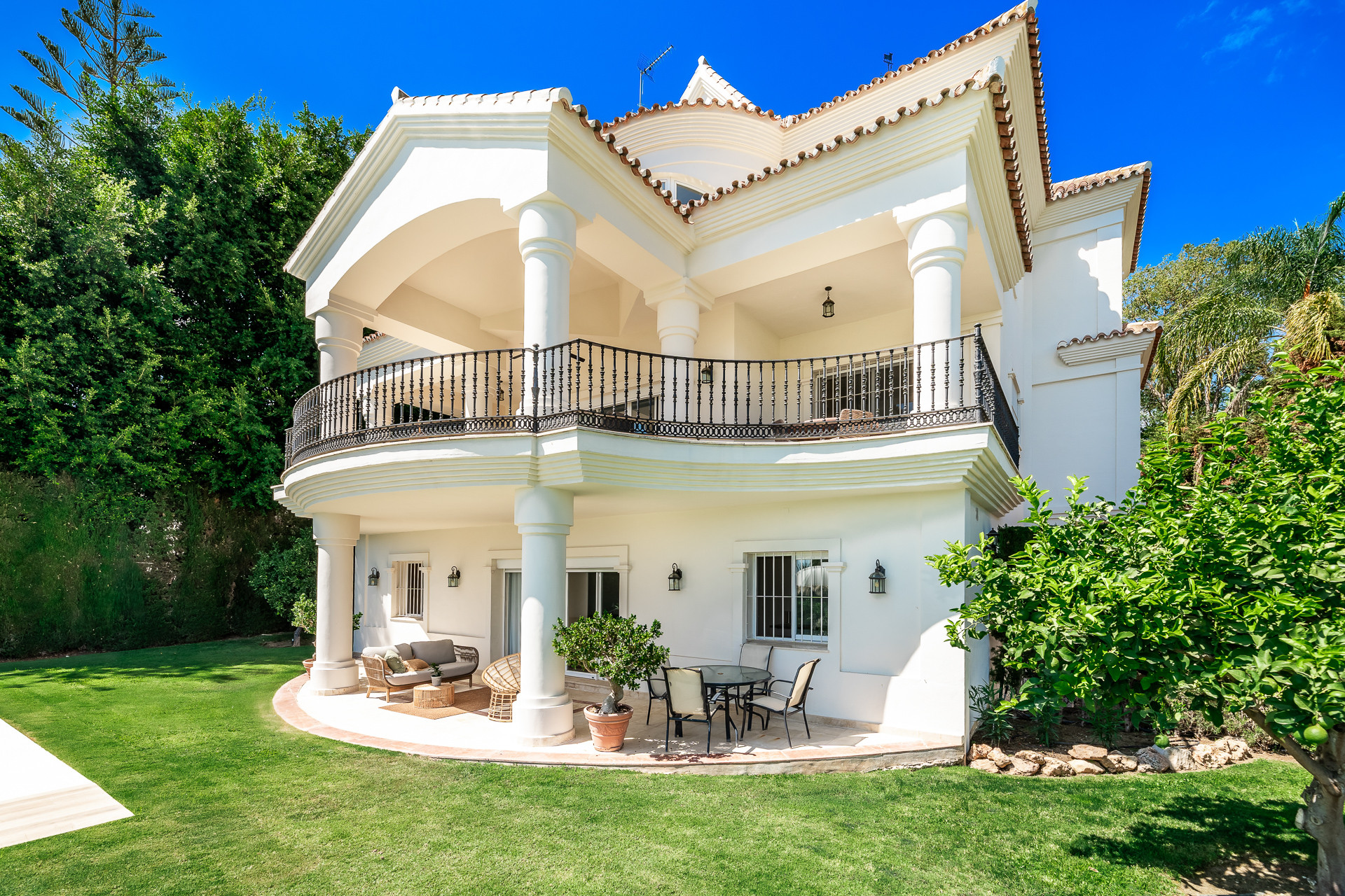 Property Image 628569-nueva-andalucia-villa-7-7